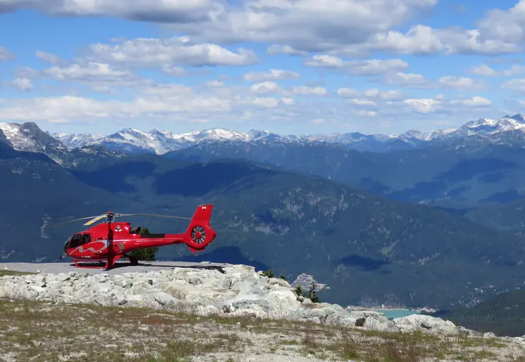 Prachtige helikoptervlucht boven Whistler Prachtige helikoptervlucht boven Whistler
