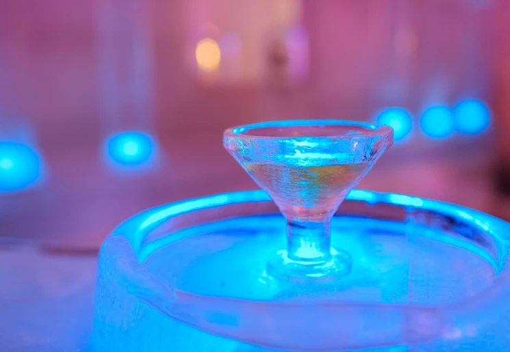 Een bijzonder glas in de bar van het ijsmuseum in Chena Hotsprings, Alaska, Verenigde Staten