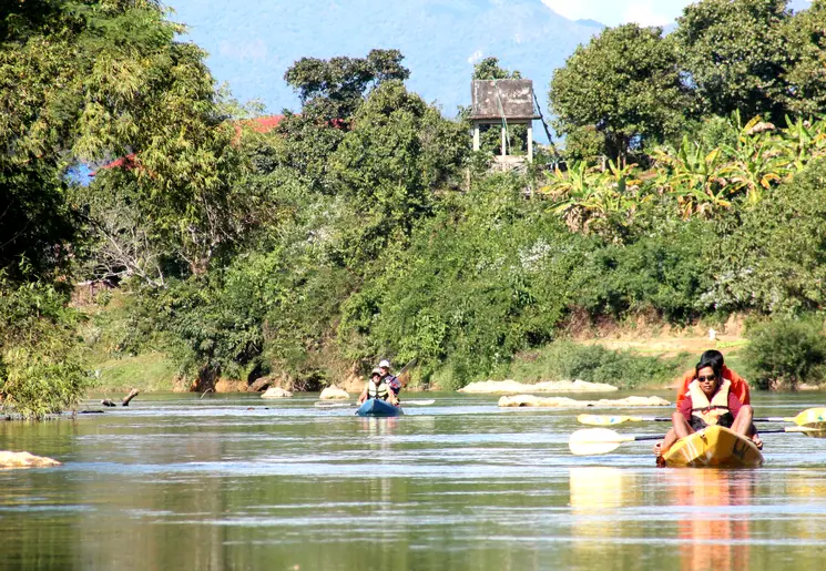Tijdens uw kanotocht rondom Vang Vieng ziet u ontzettend veel groen en mooie uitzichten! Tijdens uw kanotocht rondom Vang Vieng ziet u ontzettend veel groen en mooie uitzichten!