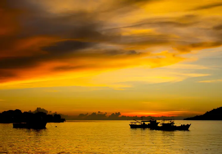 Zonsondergang bij Langkawi, Maleisië Zonsondergang bij Langkawi, Maleisië