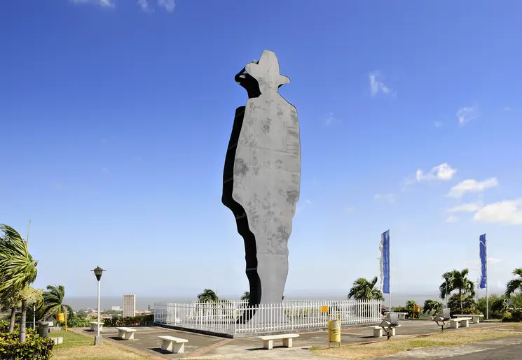 Nicaragua-Managua-Augusto-Cesar-Sandino_1_378015