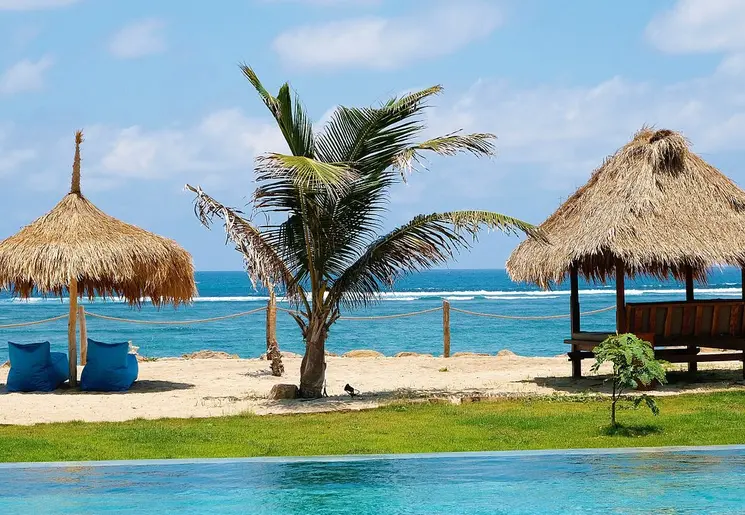 Ontspannen aan het Strand van Segara Beach bij Serangan, Lombok, Indonesië