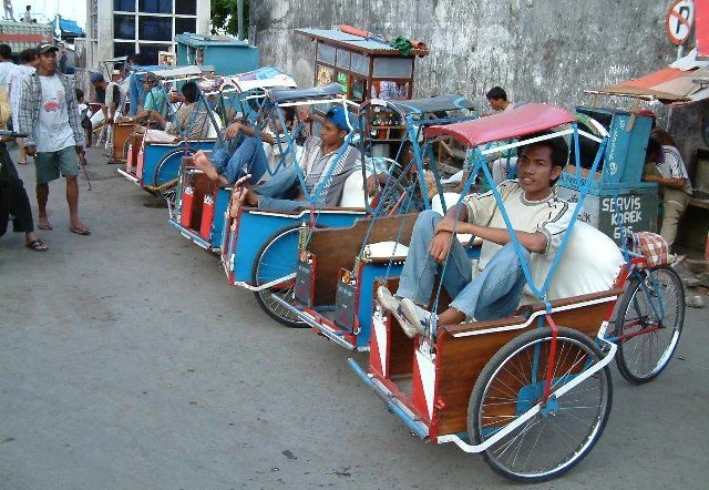 Sulawesi-Makassar-becak chauffeurs_1 Sulawesi-Makassar-becak chauffeurs_1