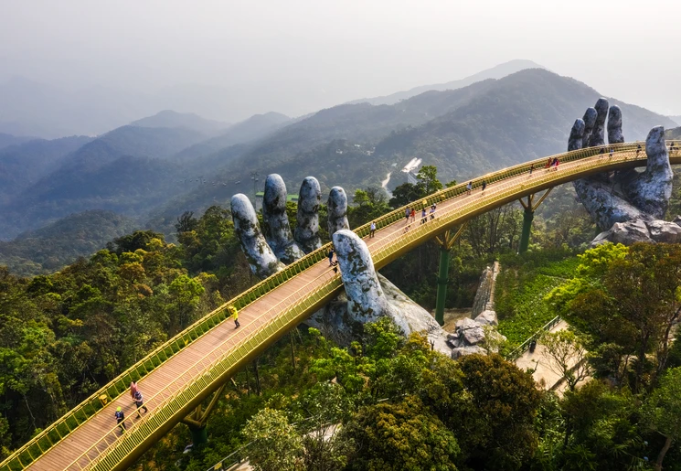 Uitzicht op de Golden Bridge bij Hoi An, Vietnam