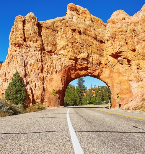 Amerika-Bryce-Canyon-Tunnel