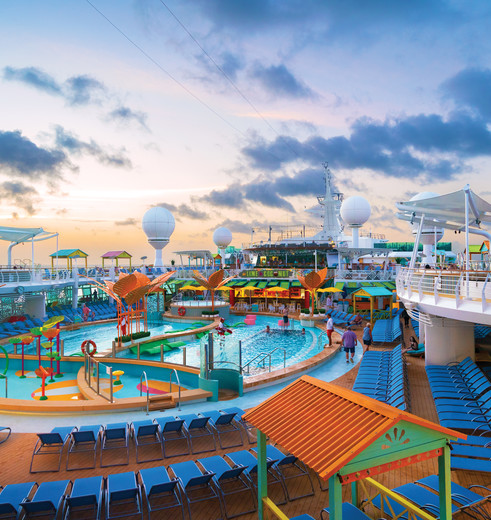 Amerika-Navigator-of-the-Sea-Deck