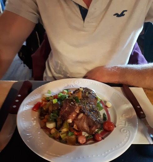 Argentinie-El-Calafate-Patagonisch-lam-eten