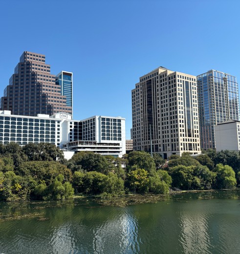 Uitzicht op het Lady Bird Lake en de skyline van Austin, Texas, Amerika