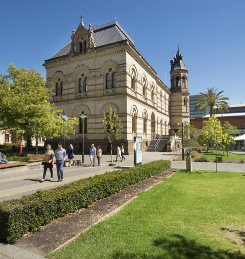 North Terrace in Adelaide, Australië - © South Australian Tourism Commission