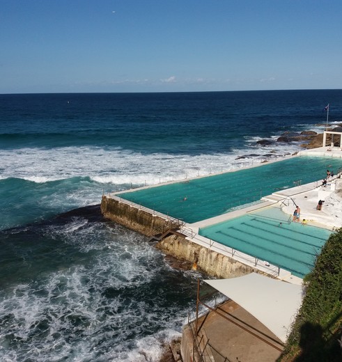 De ruige kust in Bondi Beach, Sydney