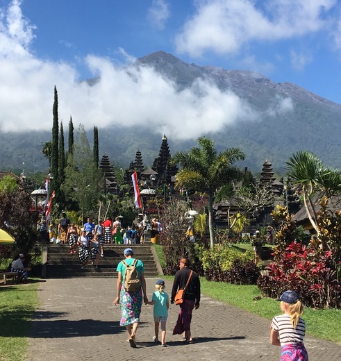 Bali-Ubud-Tempel-Kinderen_1_406496