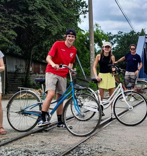 Fietsen in Battambang, Cambodja