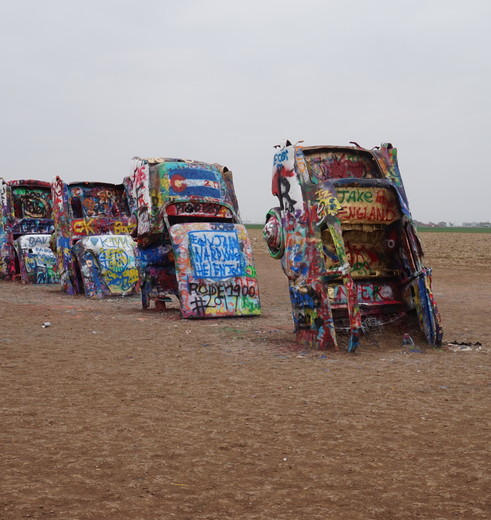 Nabij Amarillo zie je het kunstwerk Cadillac Ranch
