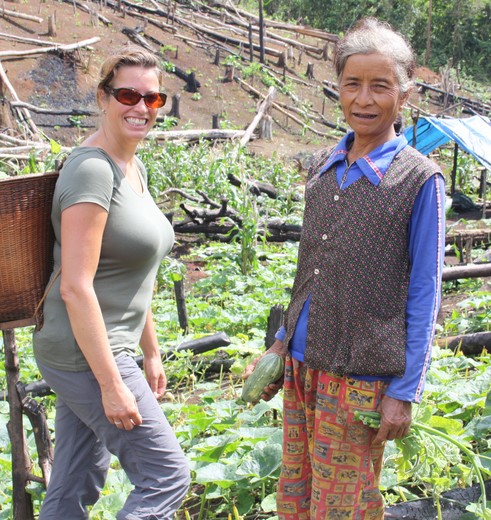 Gionne in Mondulkiri met lokale vrouw