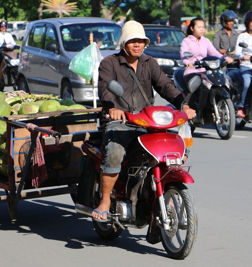 Cambodja-PhnomPenh-scootermetaanhanger(8)