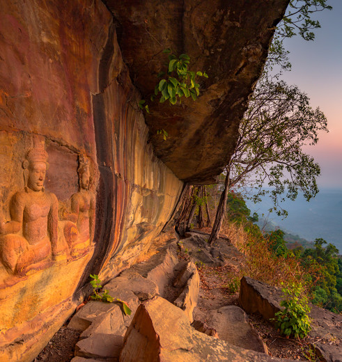 Beelden van buddha's in de prachtige Preah Vihear tempel, Cambodja
