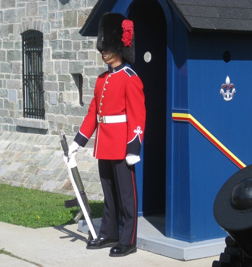 Woon de wisseling van de wacht bij bij het Citadelle in Québec City, Canada