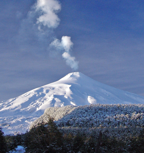 Chili-Pucon-sneeuw-op-de-villaricca-vulkaan