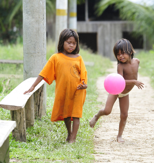Colombia-Amanzone-spelende-kinderen_1_486360