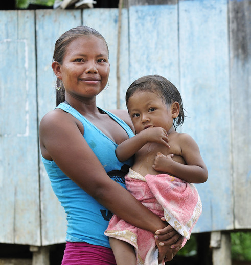 Colombia-Amazone-moeder-en-kind