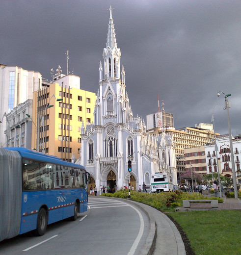Colombia-Cali-ermita-calio