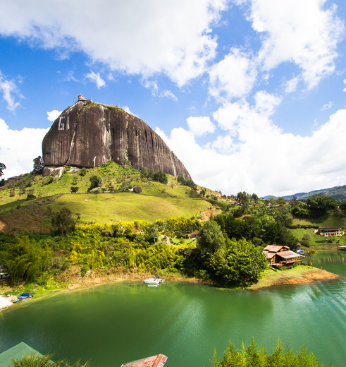 De monoliet El Peñol in Guatapé