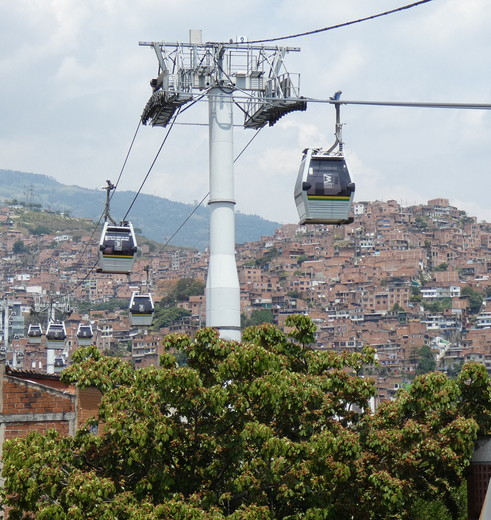 De kabelbaan over de voormalige gevaarlijkste stad Medellín