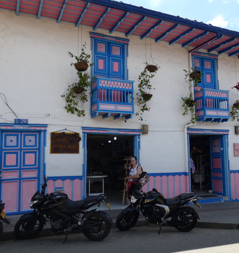 Colombia-Salento-kleurrijke-straat