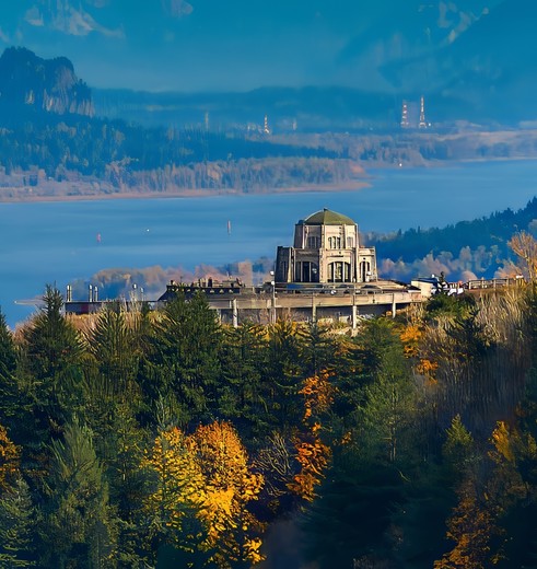 Crown Point met Vista House met panoramisch uitzicht over de Columbia River, VS
