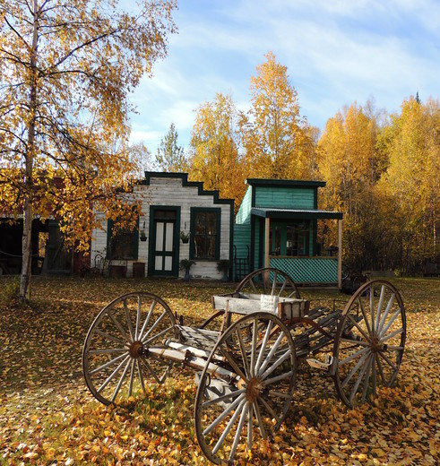Oude huisjes in het hoge noorden bij Dawson City, Yukon Oude huisjes in het hoge noorden bij Dawson City, Yukon