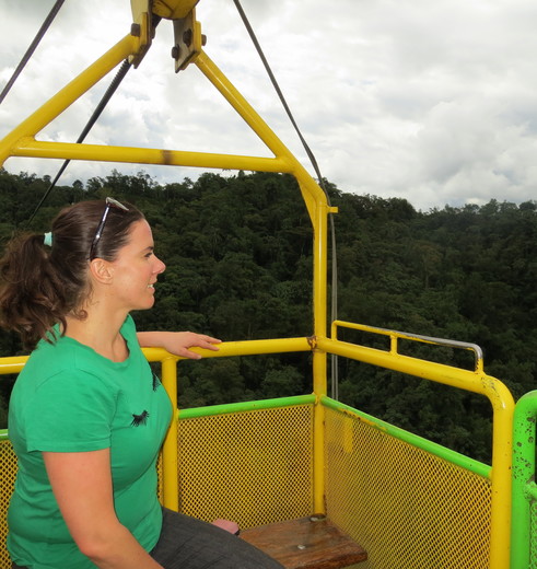 met de Tarabita en zoef boven de boomtoppen in Mindo