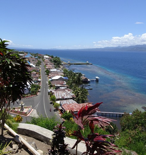 Het eiland Tidore vanaf een uitzichtpunt