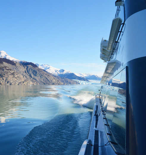 In El Calafate maak je een boottocht langs gletsjers over meren met drijvende ijsschotsen