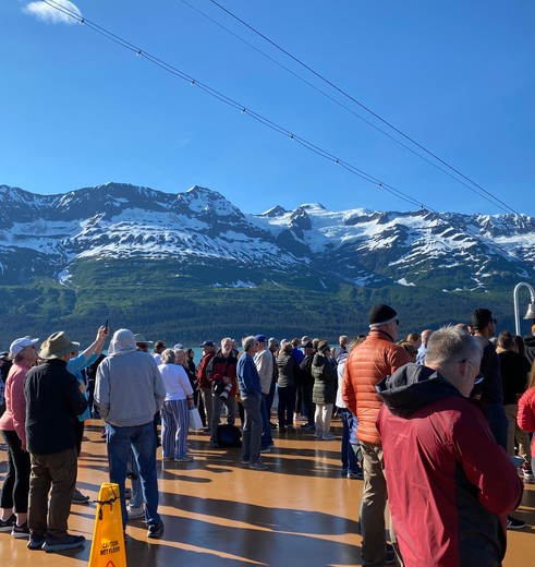 Schitterend uitzicht vanaf het dek van het HAL cruiseschip