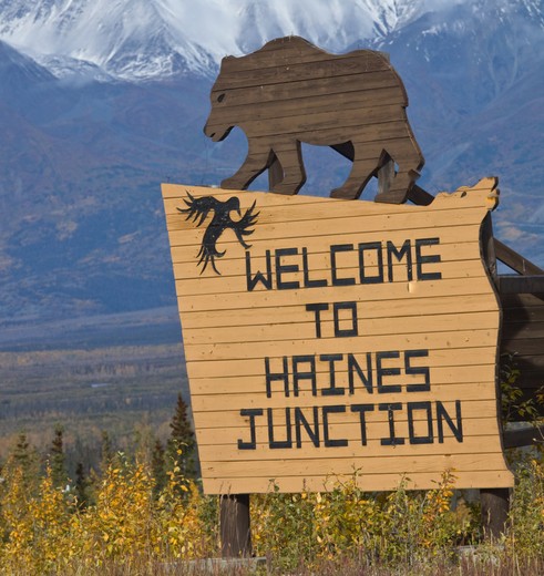 Bord: welcome to Haines Junction