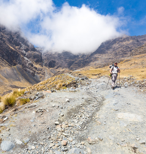 Hiker-El-Choro-Trekking-Bolivia