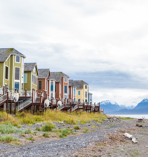 Kleurrijke huizen en winkels in Homer, Alaska, Amerika