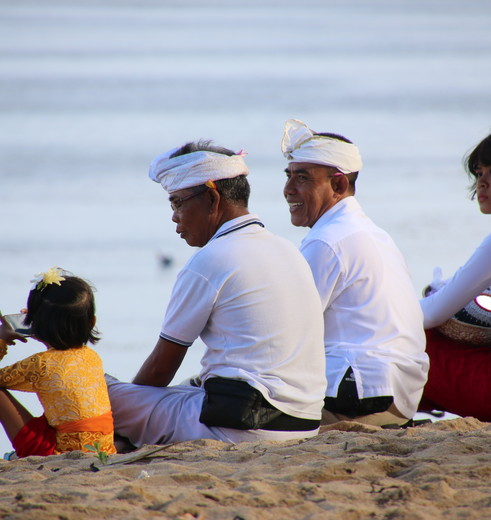 Samen op het strand in Sanur, Bali