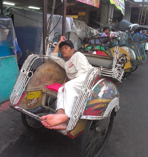 Indonesie-Java-Jogyakarta-becakslaap