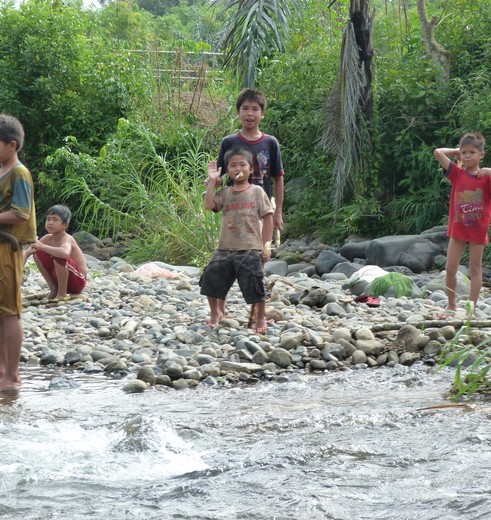 Indonesie-Kalimantan-Loksado-kinderen(8)
