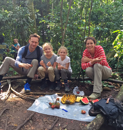 Wandelen in Bukit Lawang met de kids om de orang-oetans te spotten