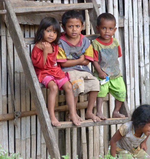Indonesie-centraal-sumba-3kindjes