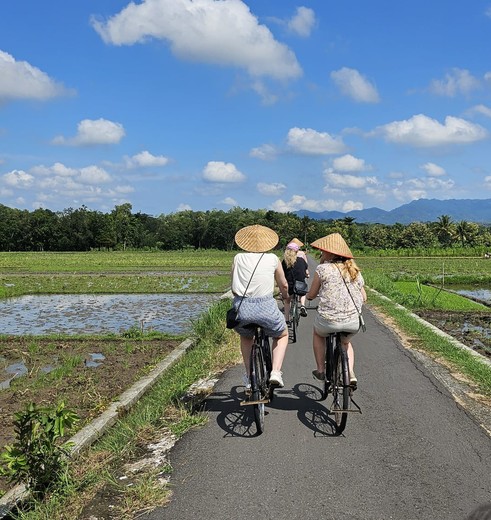Nanda en haar gezin gingen in 2024 eilandhoppen in Indonesië.