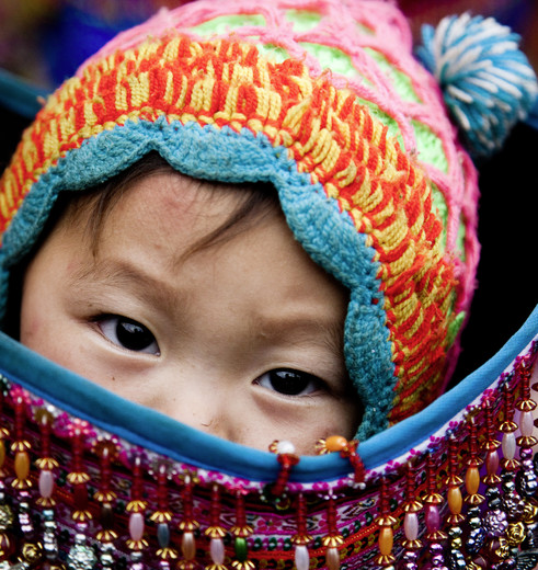 Kindje in klederdracht Sapa, Vietnam