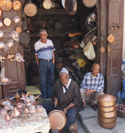 De koperbewerkers hebben even pauze in Fez