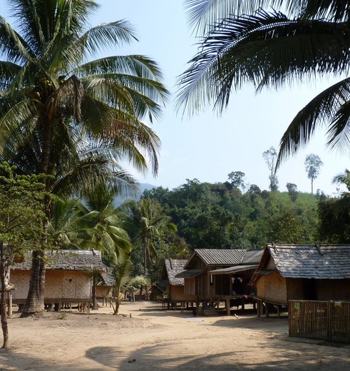 Laos-BoottochtnaarLuangPrabang-dorpje1_1