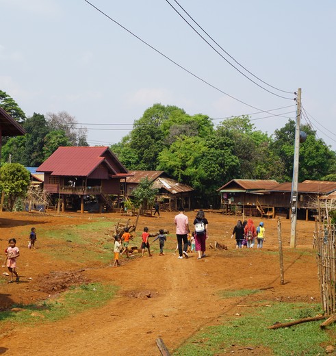 Wandelen tijdens deze excursie langs verschillende etnische minderheden, bijzonder om te zien en te horen hoe zij leven.