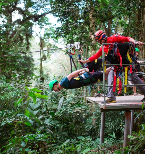 Canopy tour met uitzicht op de Arenal vulkaan