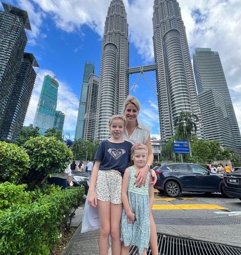 Collega Michelle met haar kinderen in Kuala Lumpur Maleisie