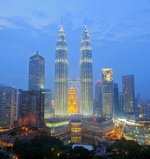 Petronastowers66(8) Petronastowers66(8)